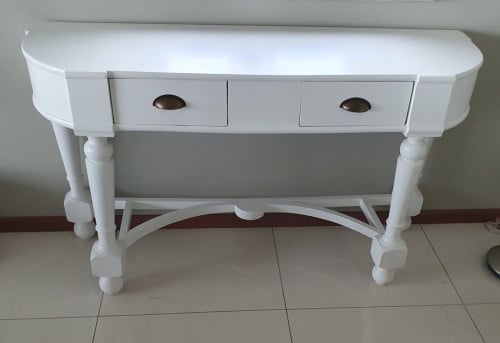 MOOIE LANDELIJKE WITTE SIDETABLE