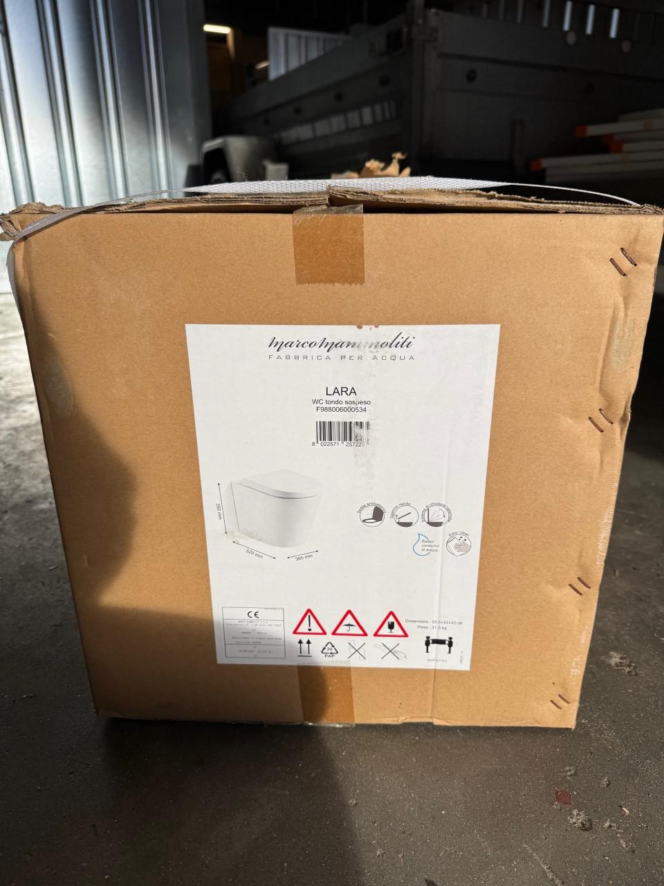 Nieuwe Lara hangend toilet inclusief bril wit in doos