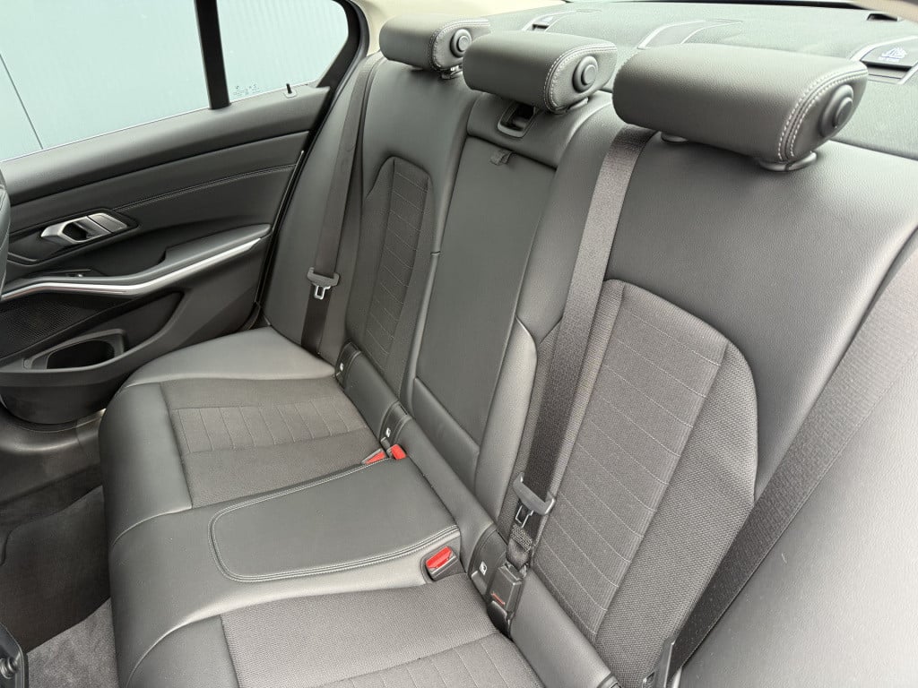 BMW 3-serie 320i automaat high executive sedan