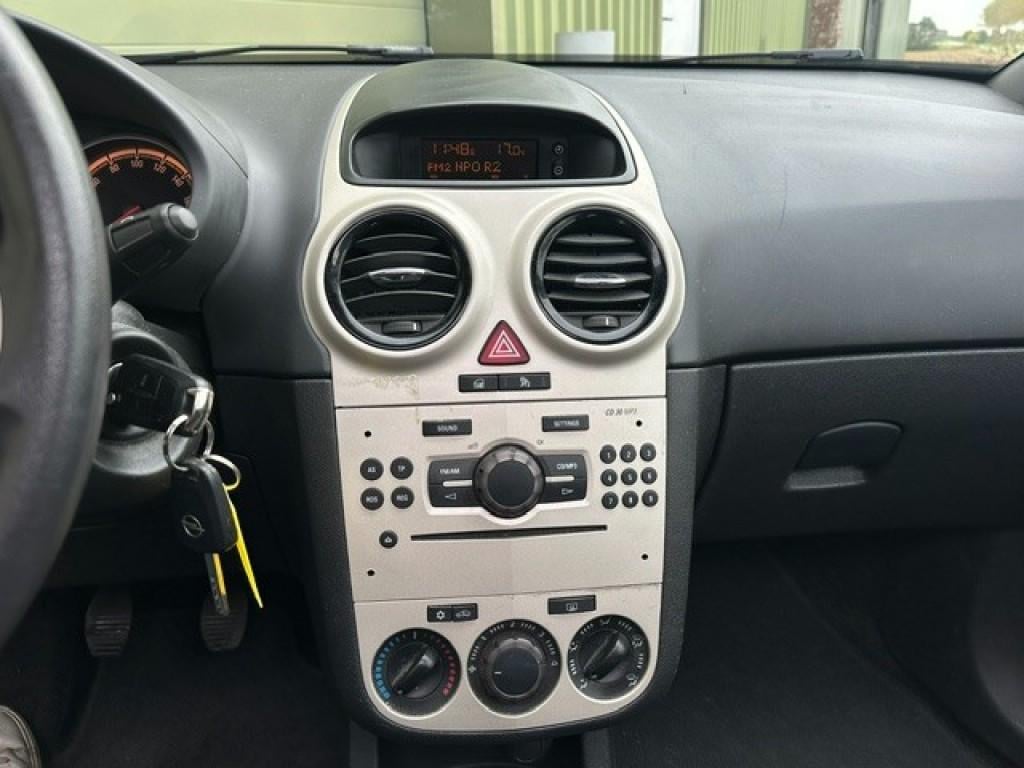 Opel Corsa 1.2-16v enjoy trekhaak schuifdak apk 06-2027