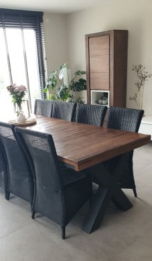 Xooon eetkamertafel en stoelen