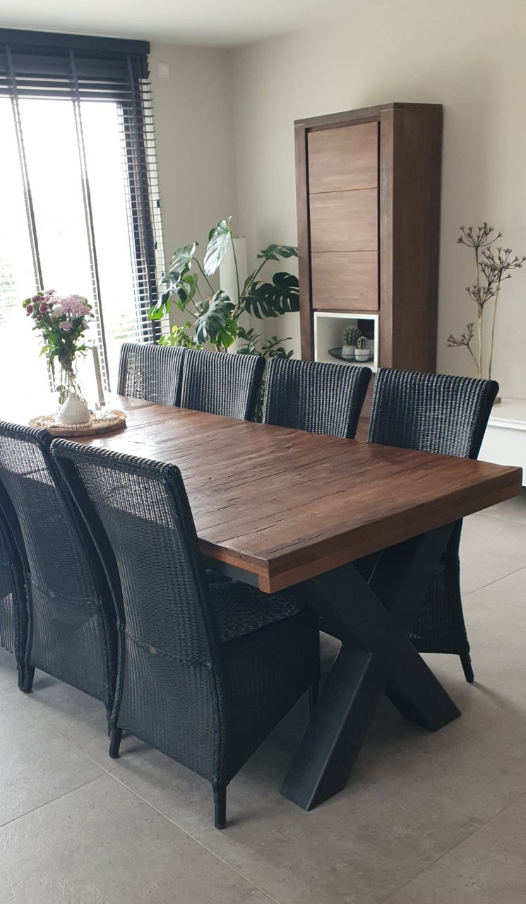 Xooon eetkamertafel en stoelen