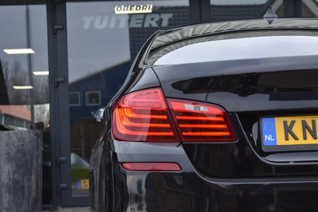 BMW 5 Serie 520i m sport | schuifdak | camera | leder | nap | adapt. cruise