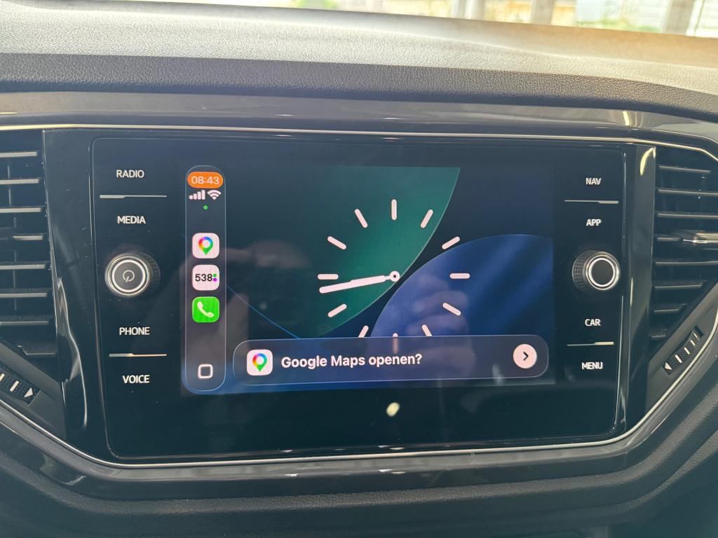 Volkswagen T-roc 1.5 tsi sport automaat ,trekhaak , apple-carplay ,