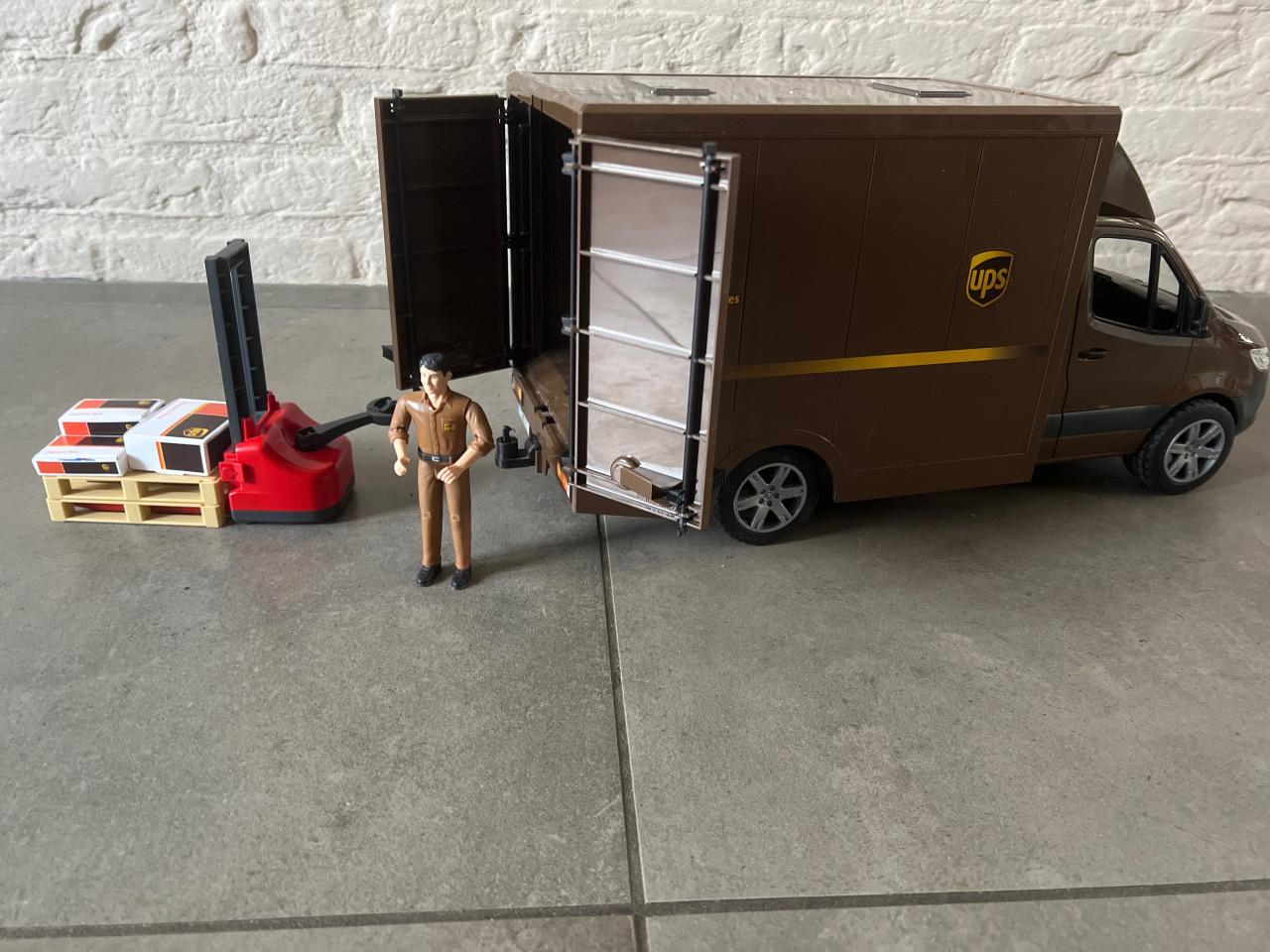 Bruder ups bus