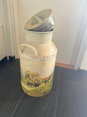 Melkbus beschilderd Goes