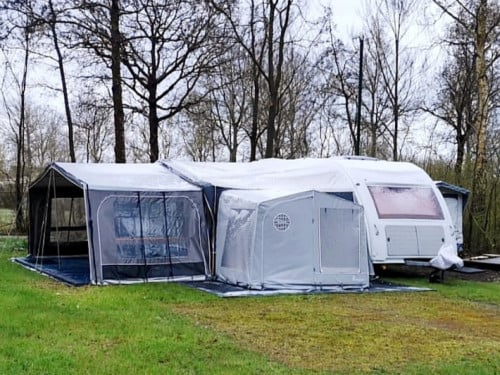 Luxe Kip caravan zeer compleet, incl. voortent en luifel.