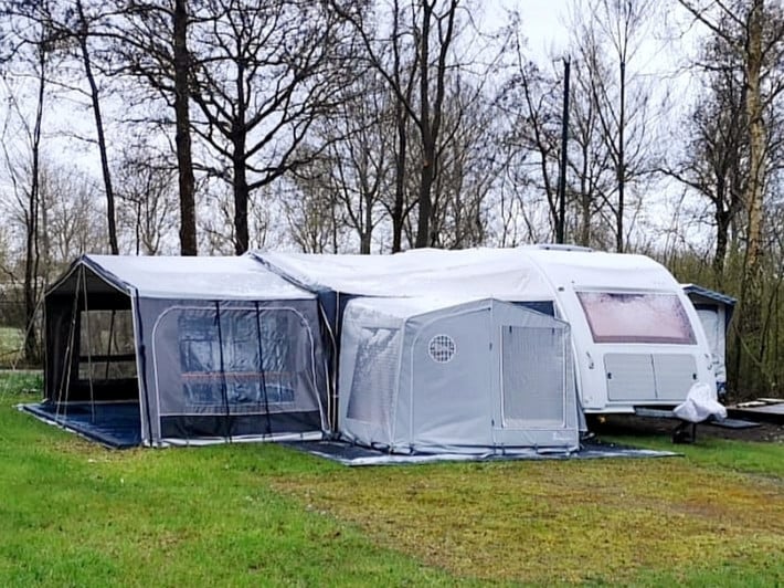 Luxe Kip caravan zeer compleet, incl. voortent en luifel.