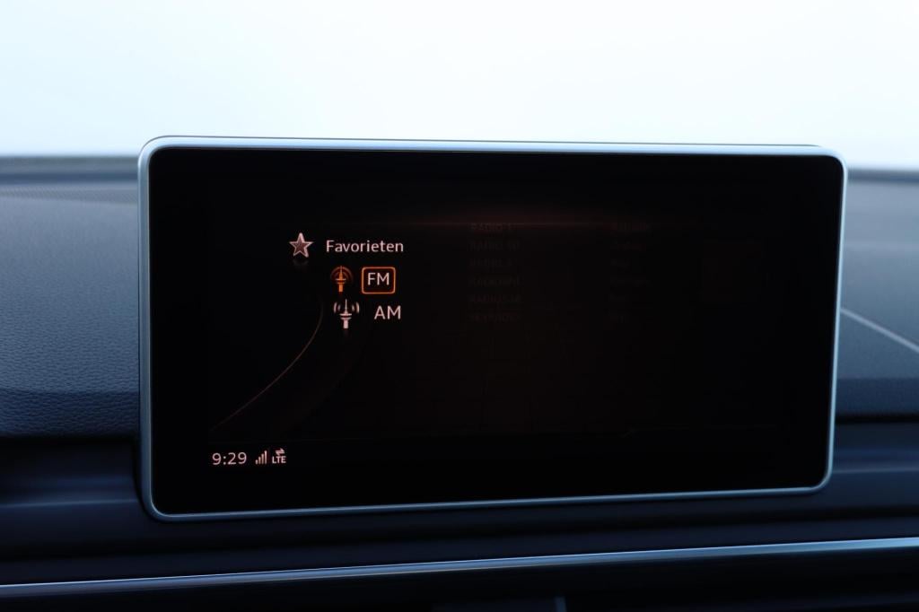 Audi A4 avant 40 tfsi sport s line 190pk s tronic trekhaak | pano | navi