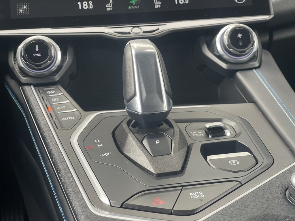 Lynk & Co 01 262pk plug-in hybride| panodak| adap.cruise| 360camera| keyles