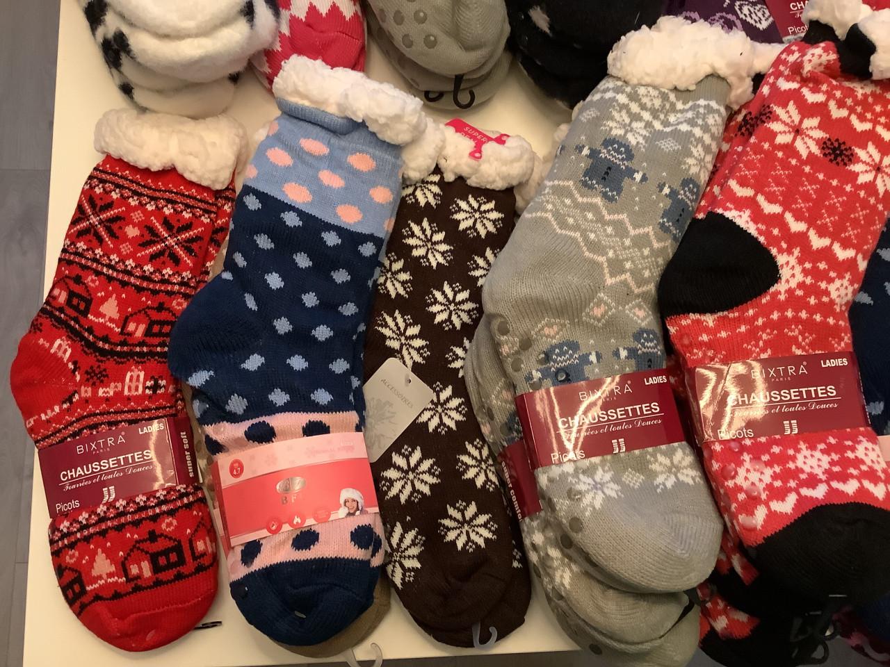 Partij super leuke fluffy huissokken. ( partij 215)