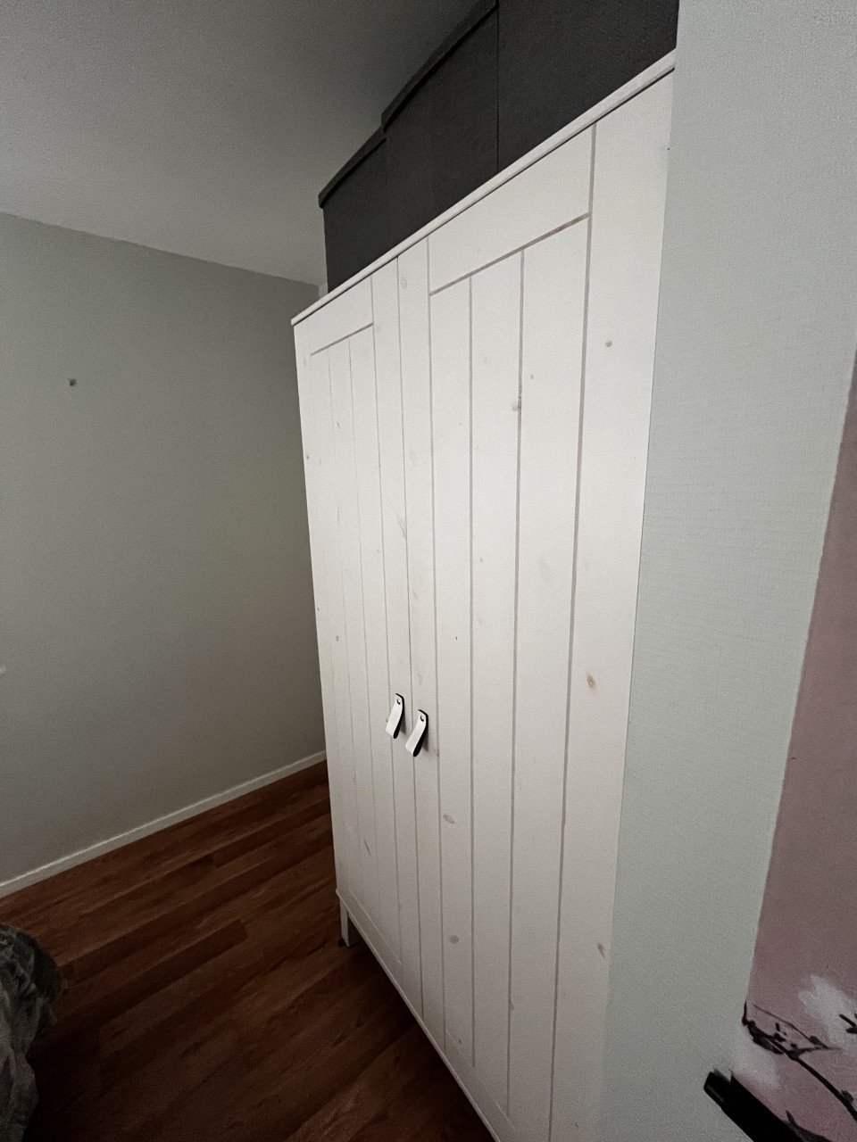 Mooie grote houten kledingkast, wit