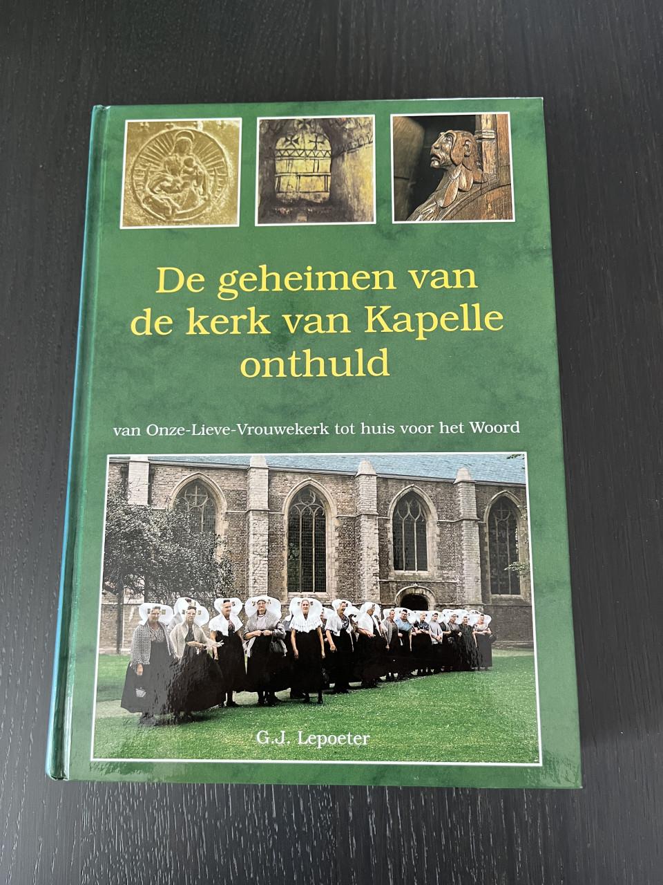 Boek: De Geheimen van de kerk van Kapelle onthuld