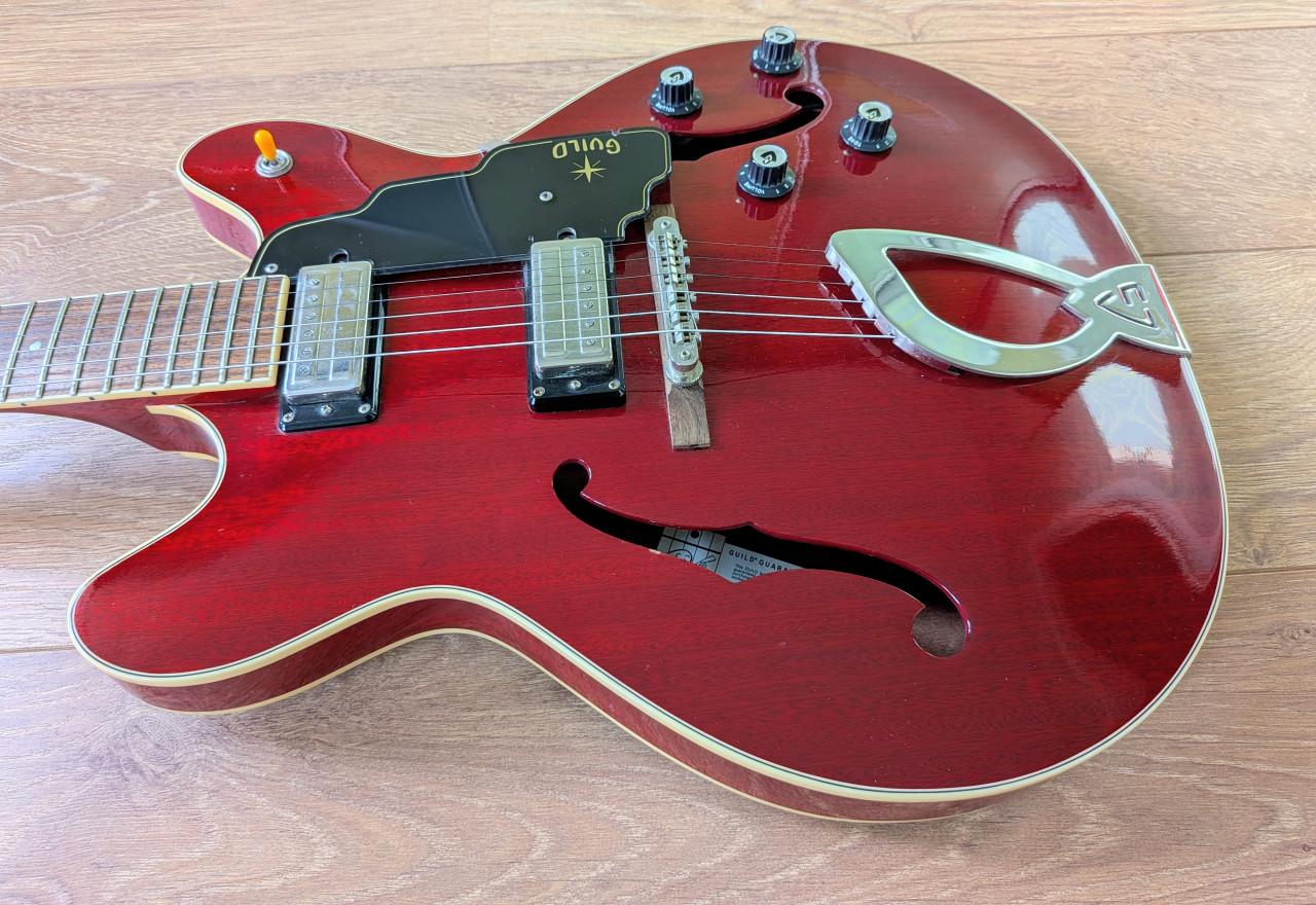 Guild Starfire 4 semi-hollow elektrische gitaar, kleur Cherry Red