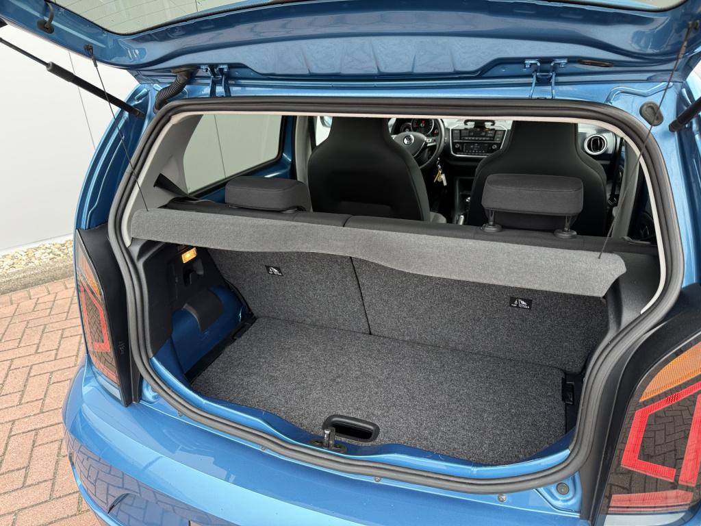 Volkswagen UP! 1.0 65pk 5drs. black style | camera | cruise