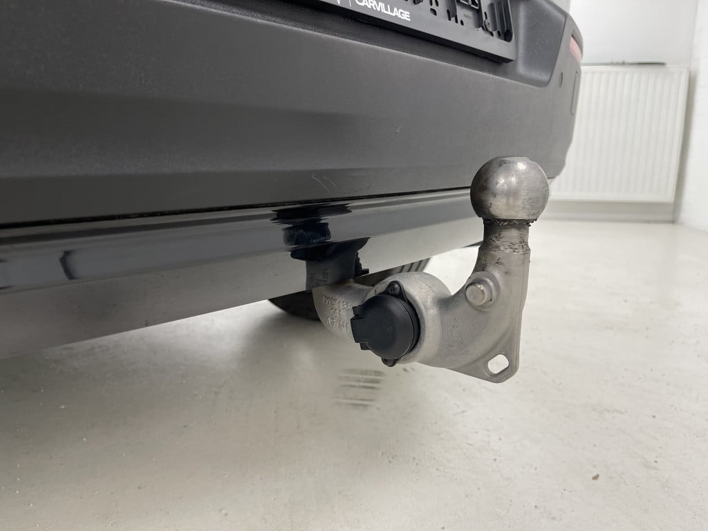Volvo XC40 1.5 t5 recharge r-design | thunder grey | pano | trekhaak | 262p