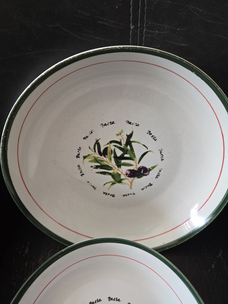 Set : schaal 28cm + 4 borden 22cm voor pasta. Intermezzo