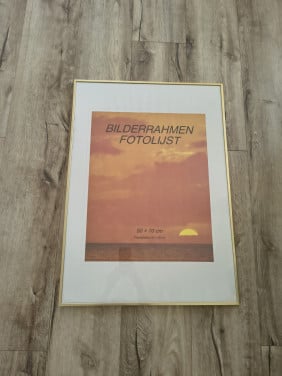 Prachtige, grote passepartout. Gouden lijst, 50 x 70 cm.