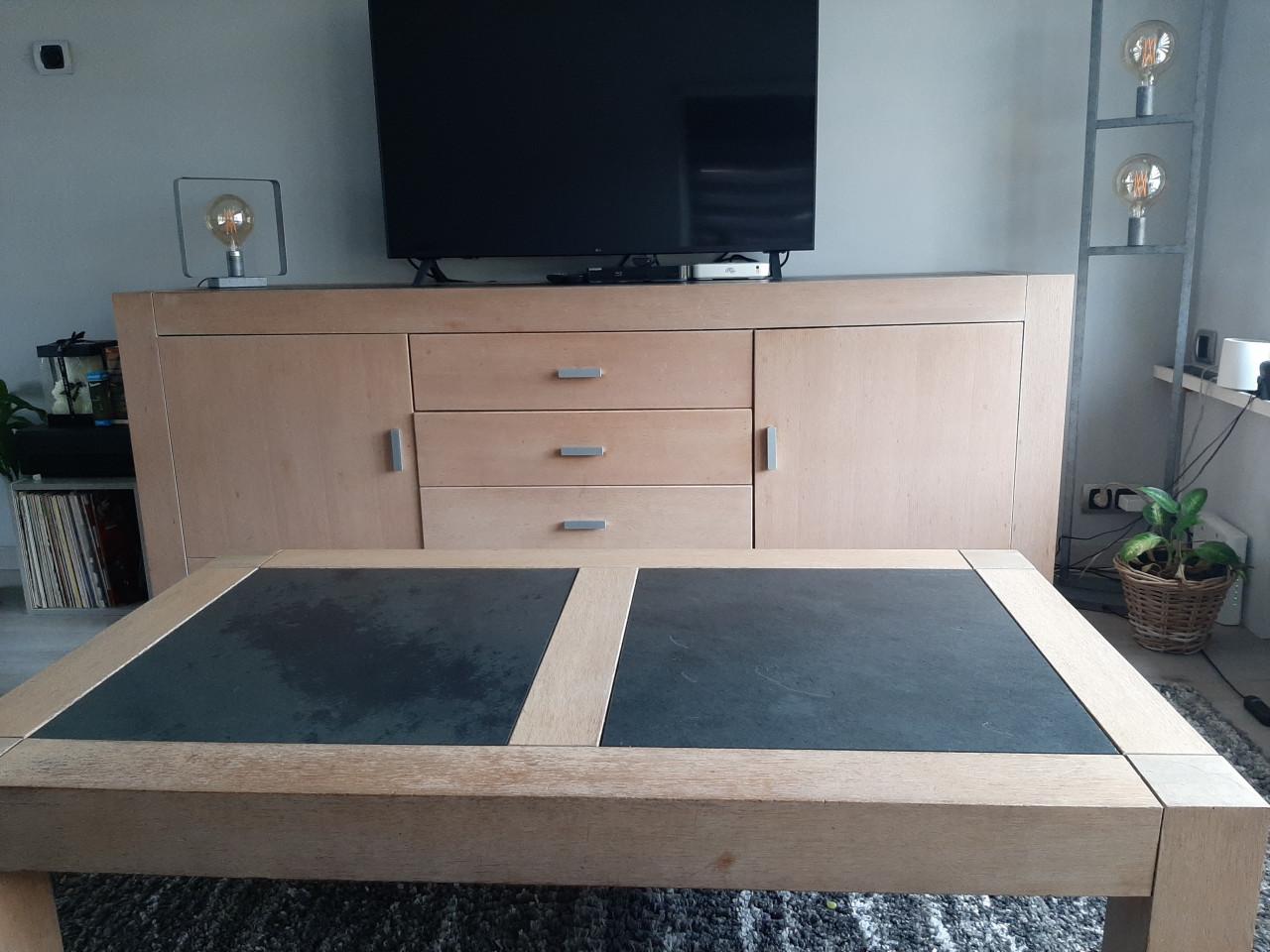 Eetkamertafel, salontafel, dressoir en bijzettafeltje