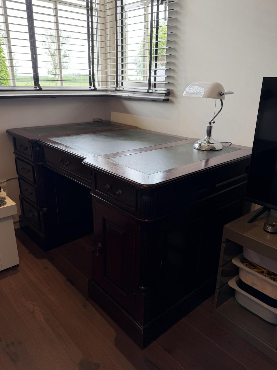 Klassiek bureau