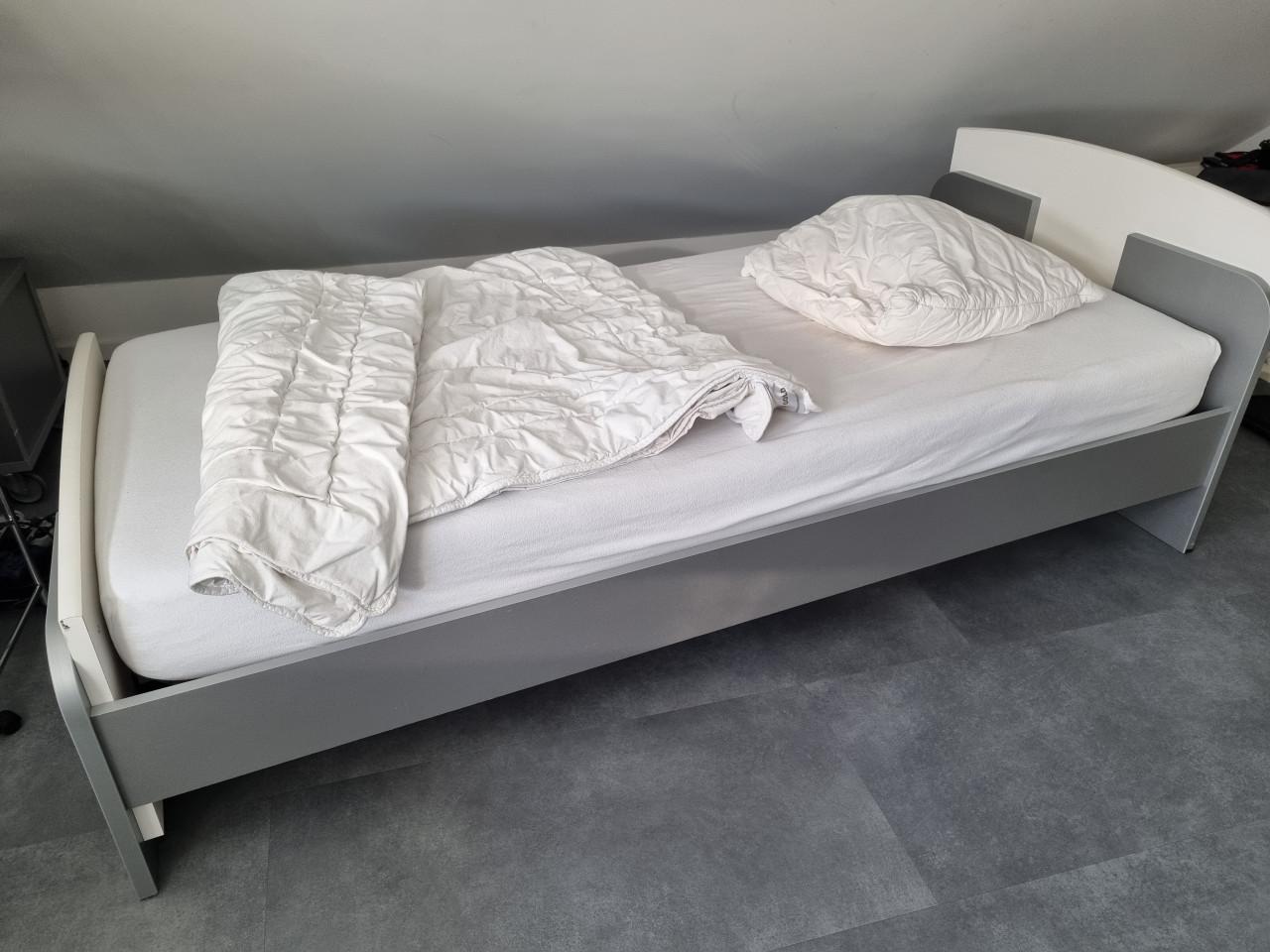 Stoer 1 persoons bed 90x100