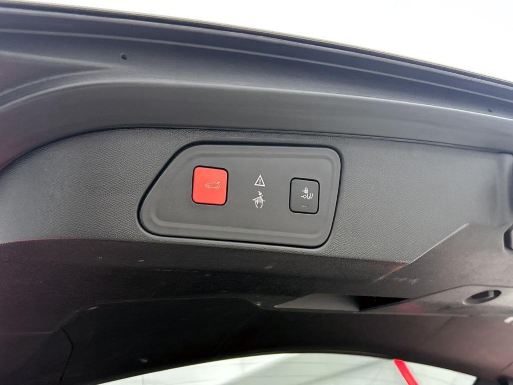 Peugeot 3008 130 pk allure | rijklaar | trekhaak | elektrische achterklep |