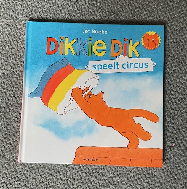 Dikkie Dik speelt circus