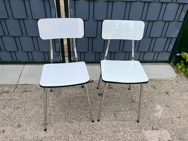 2 stoeltjes met formica