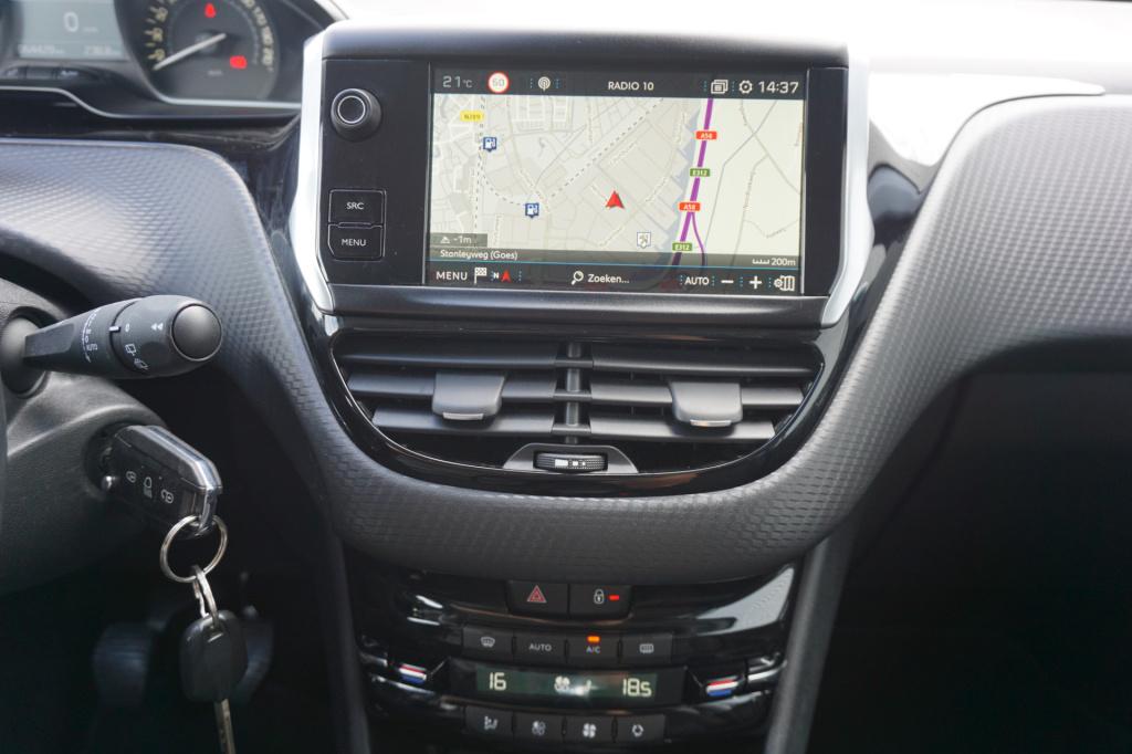 Peugeot 208 1.2 puretech tech edition climate / navi / cruise / camera / pd