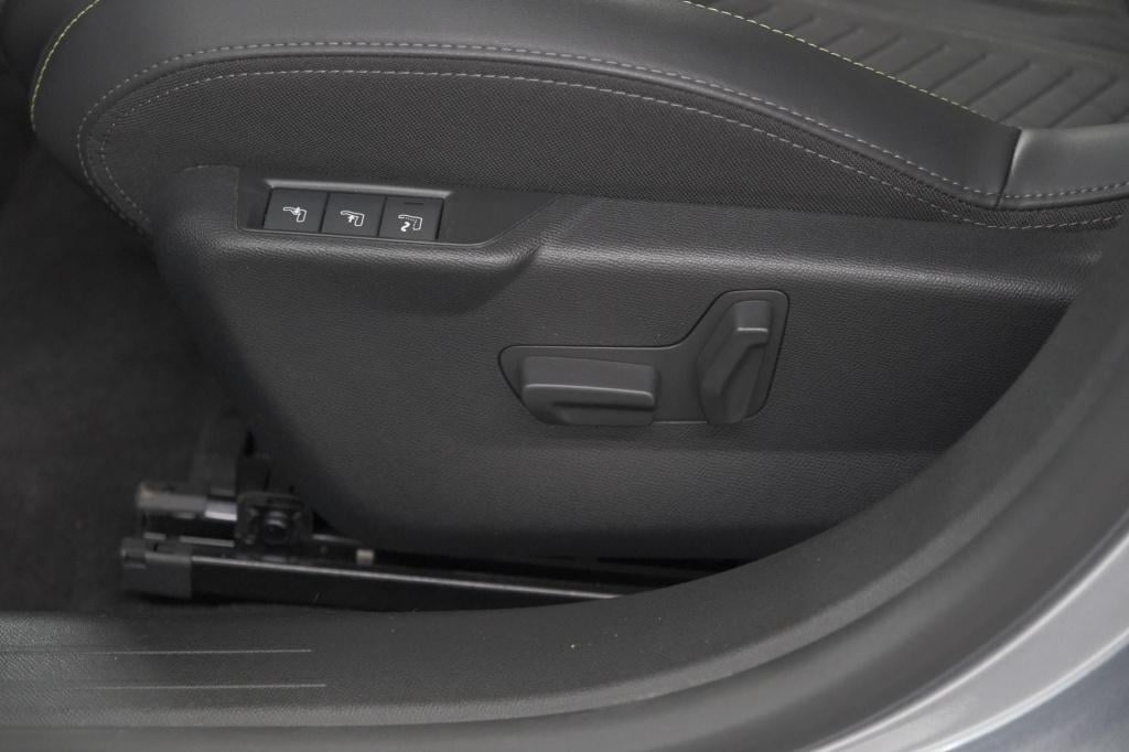 Peugeot 208 1.2 hybrid 145 e-dcs6 gt | alcantara pakket | camera | apple ca