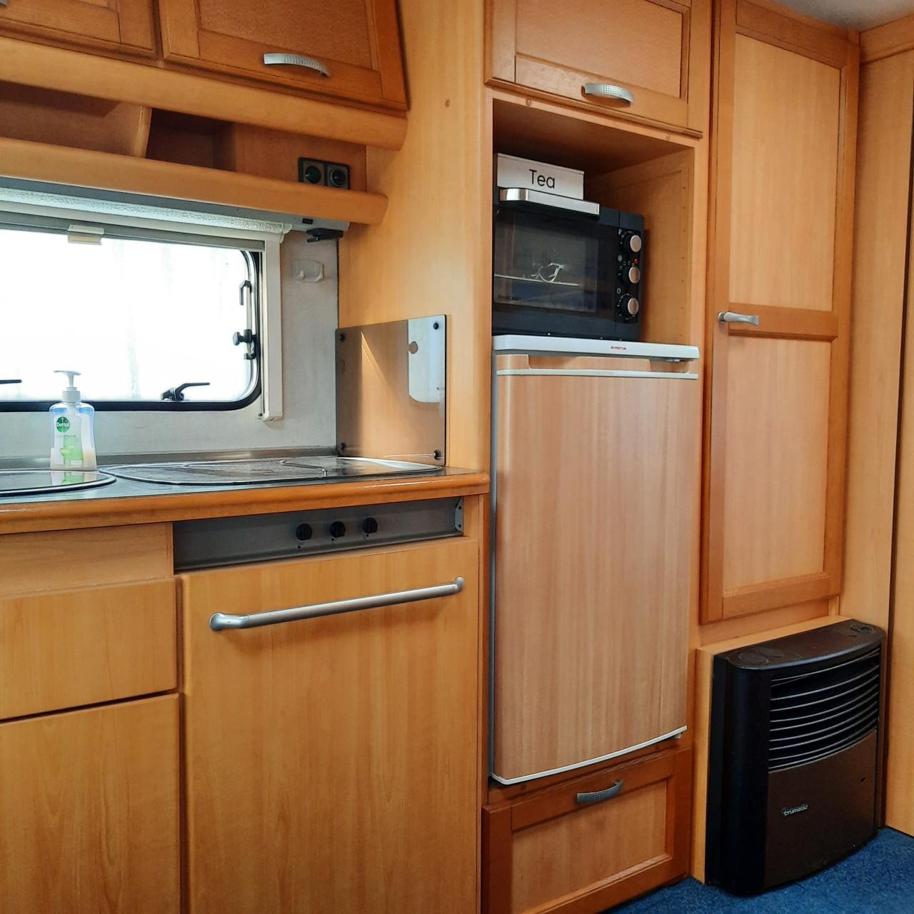 LMC 560 Dominant met voortent en mover (lengtebedden)