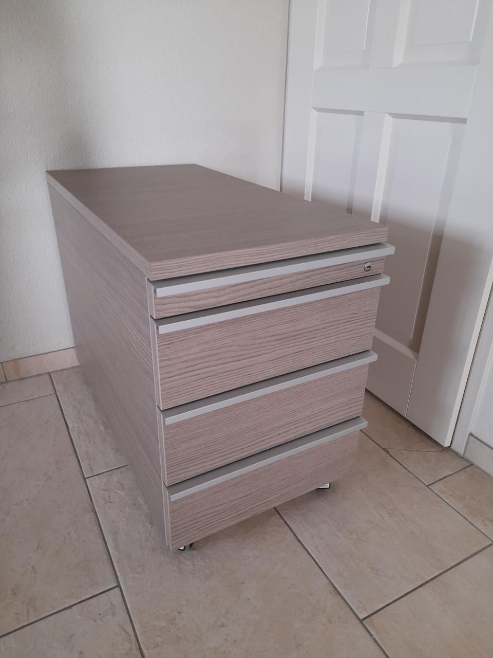 Hoekbureau  90 x 180 + 60 x 80 (z.g.a.n.) Kantoor kwaliteit!  Zeer netjes