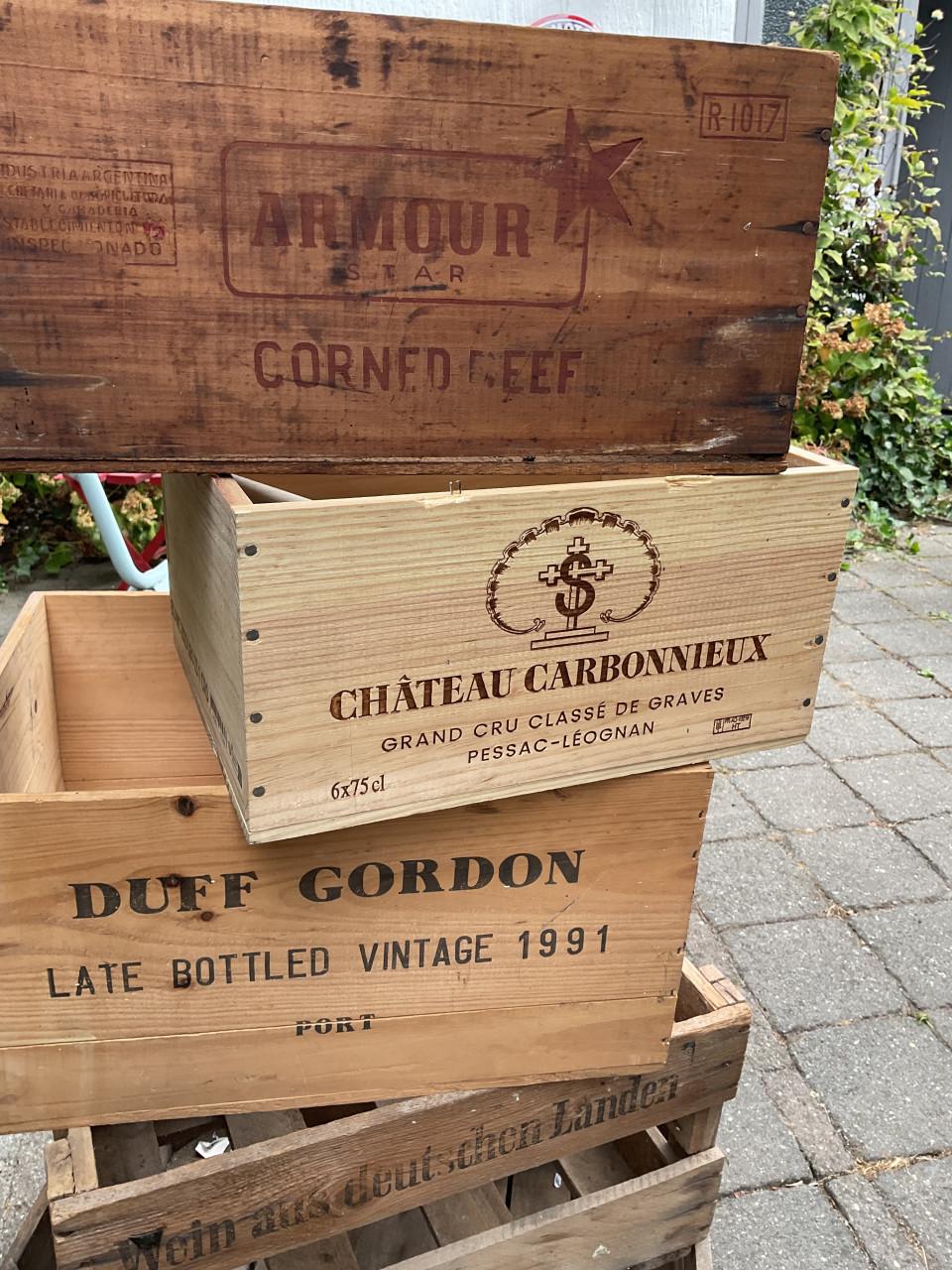 Diverse houten kisten ( Wijn , port , fruit enz. )