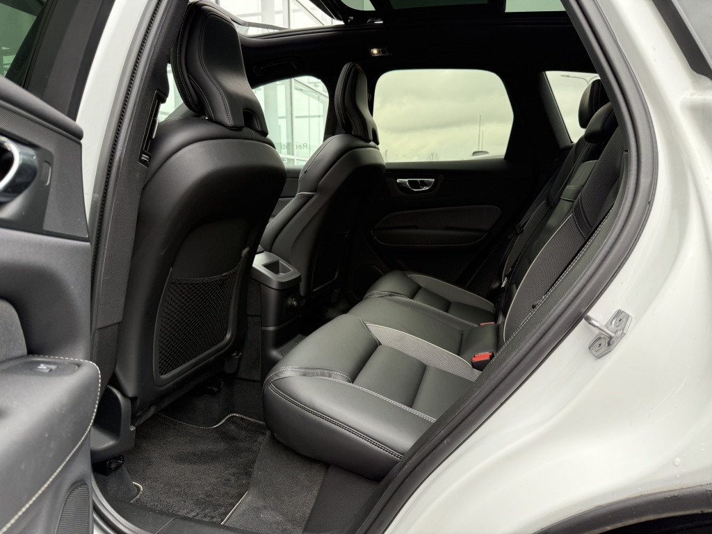 Volvo XC60 t8 390pk recharge r-design| panodak| adap.cruise| 360camera| led