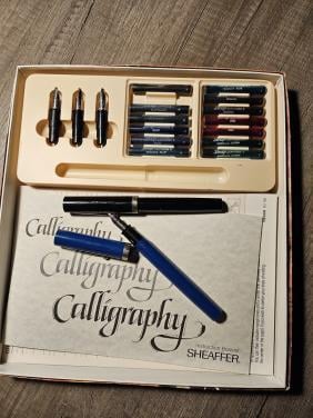 Zgan groot Sheaffer Calligraphy set in nette complete staat
