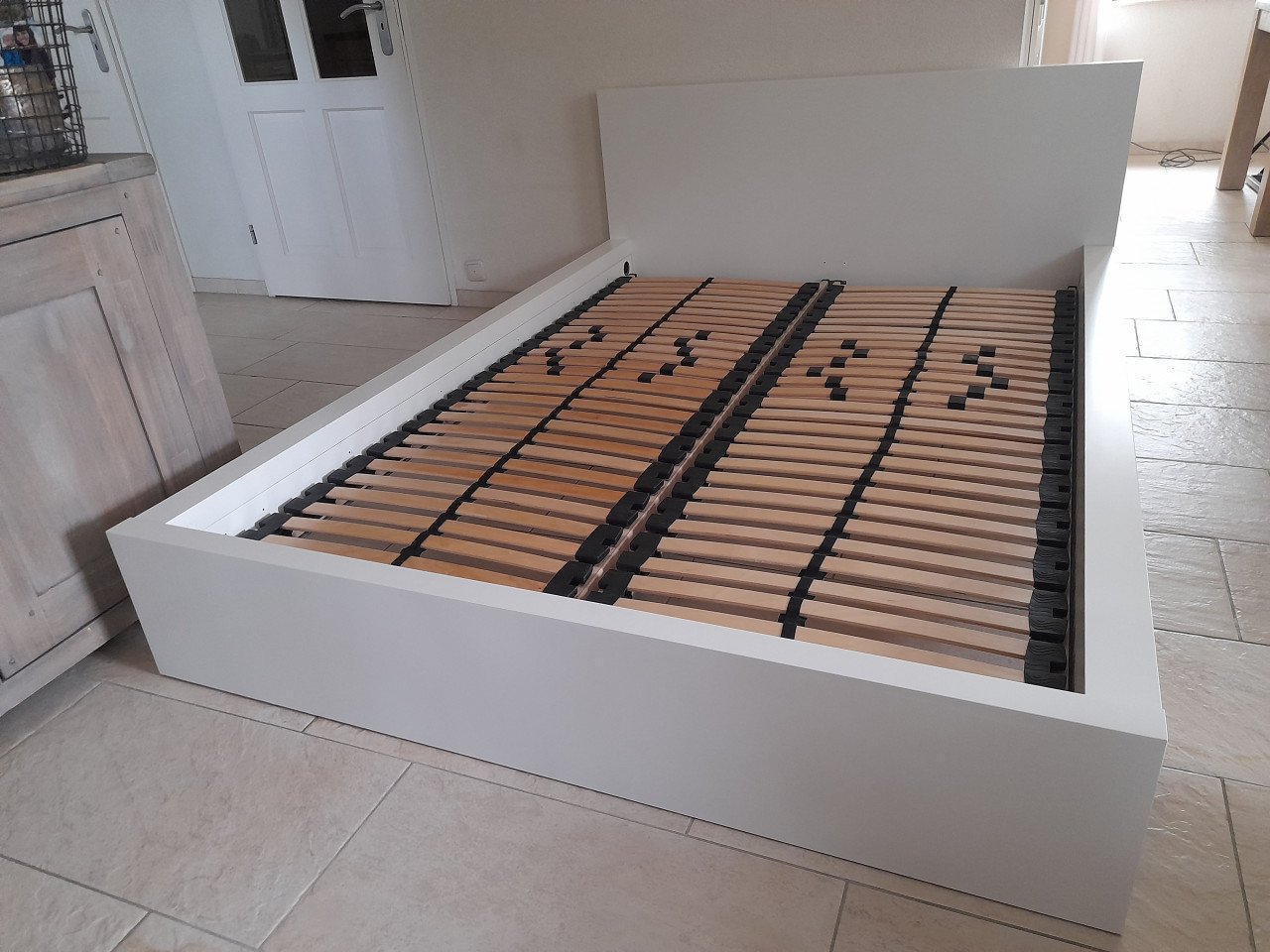 Malm bed 140 x 200 (in goede nette staat )GERESERVEERD