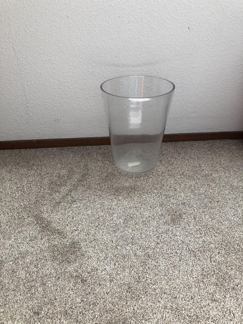 Te koop grote vaas.(z.g.a.n.).