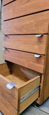 Hoge smalle kast van Teakhout