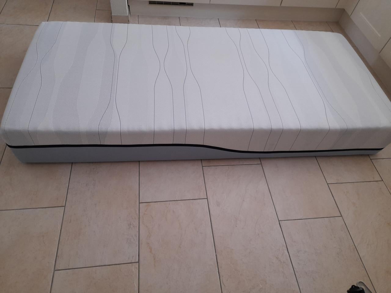 M-line matras 90 x 200 (in goede nette schone staat)