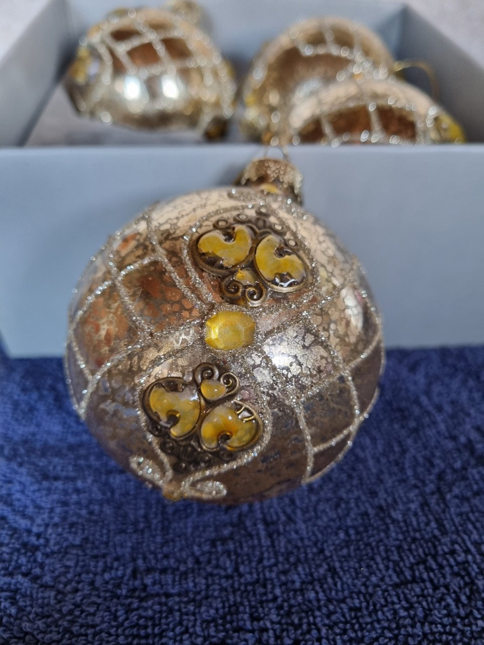 4 glazen kerstballen in doos