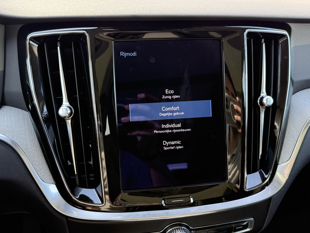 Volvo V60 b3 163pk inscription| panodak| adap.cruise| camera| leder| h&k s