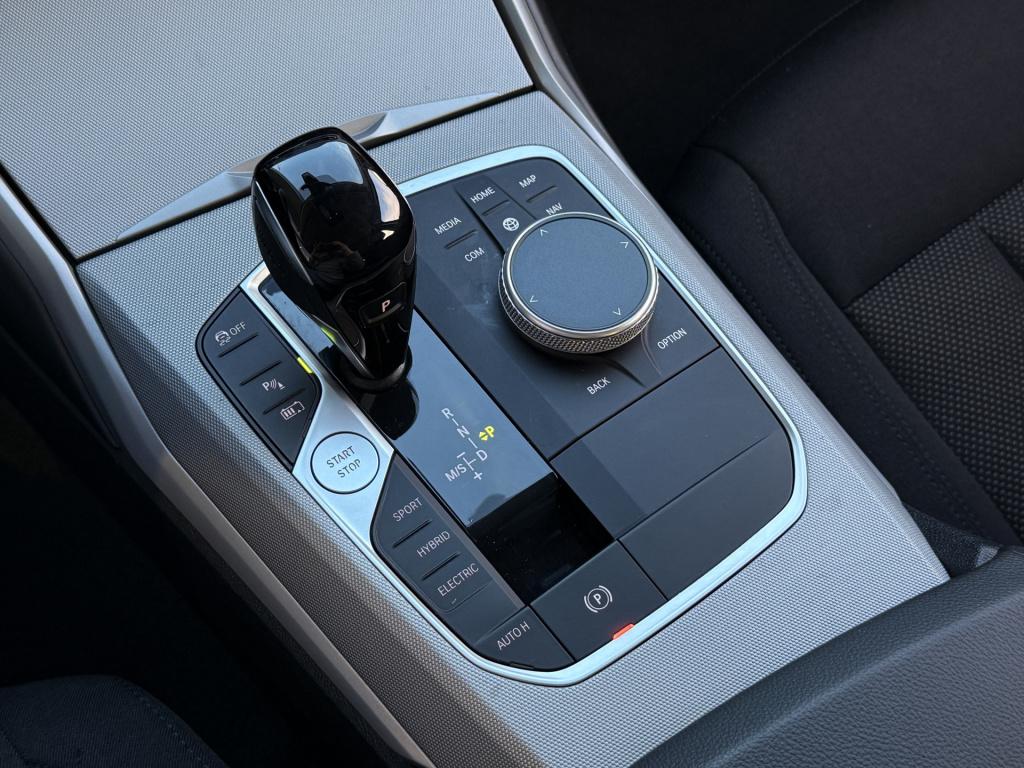 BMW 3-serie touring 330e | stoelverwarming | apple carplay | achteruitrijca