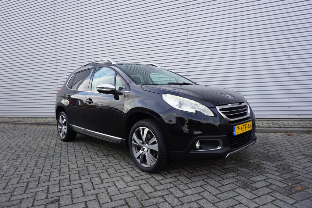 Peugeot 2008 1.6 vti féline airco / navi / cruise / pano / leder / parkeers