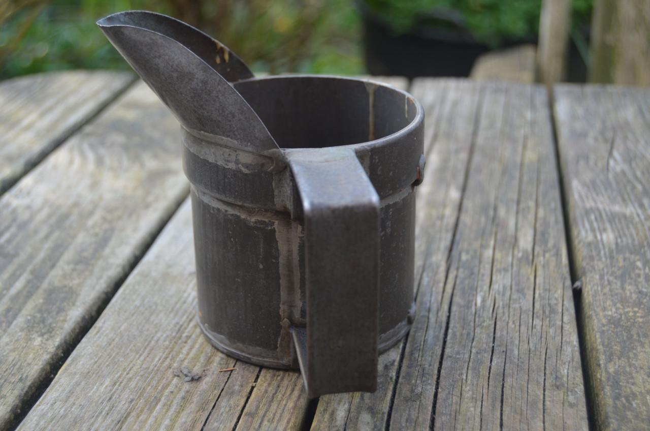 4 Tinnen kannen / maatbekers diverse maten