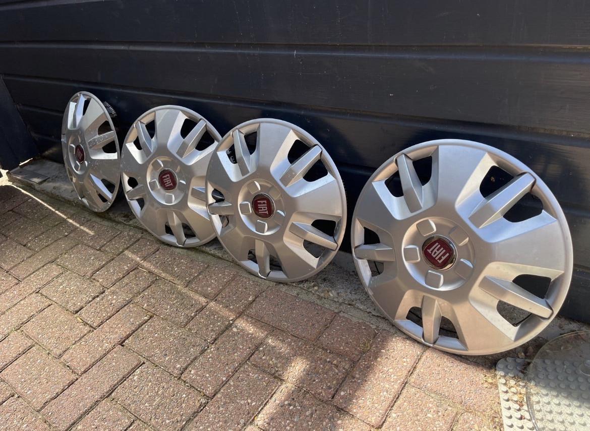 Te koop velgen met banden camper/bestelwagen