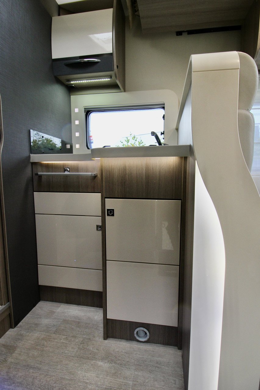 Chausson Titanium 727GA (Lengtebedden+ Hefbed, Als nieuw!!!!)