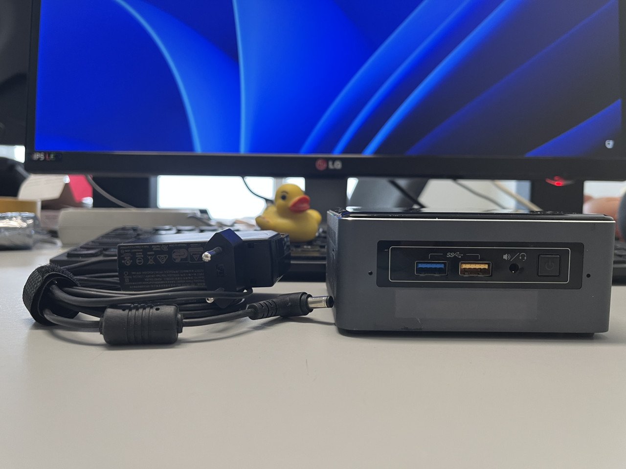 Intel NUC NUC7i5BNH i5-7260U 8Gb-RAM 250Gb-SSD WIFI-BT Win11 Pro €85