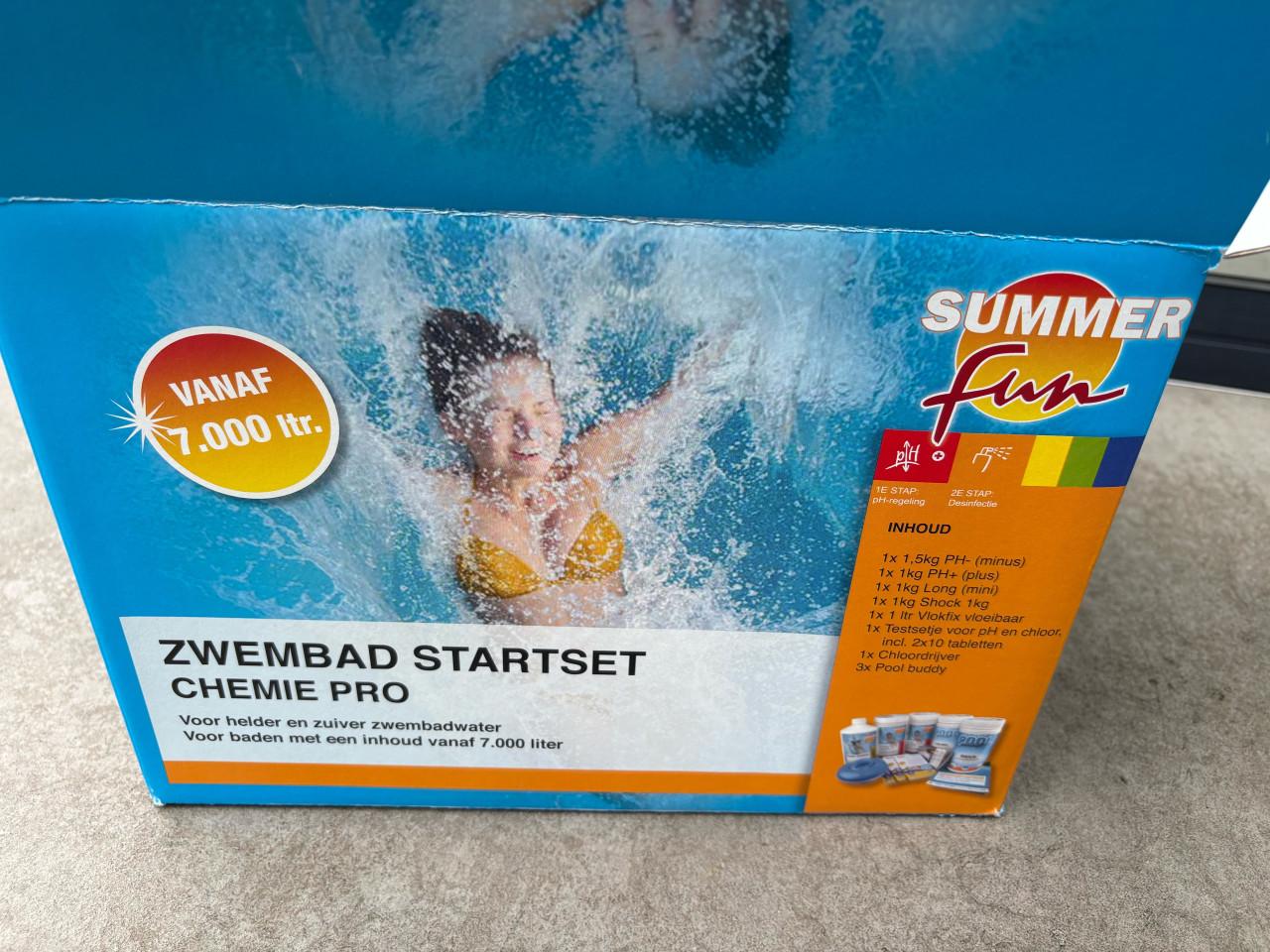 Compleet zwembad, zo goed als nieuw!