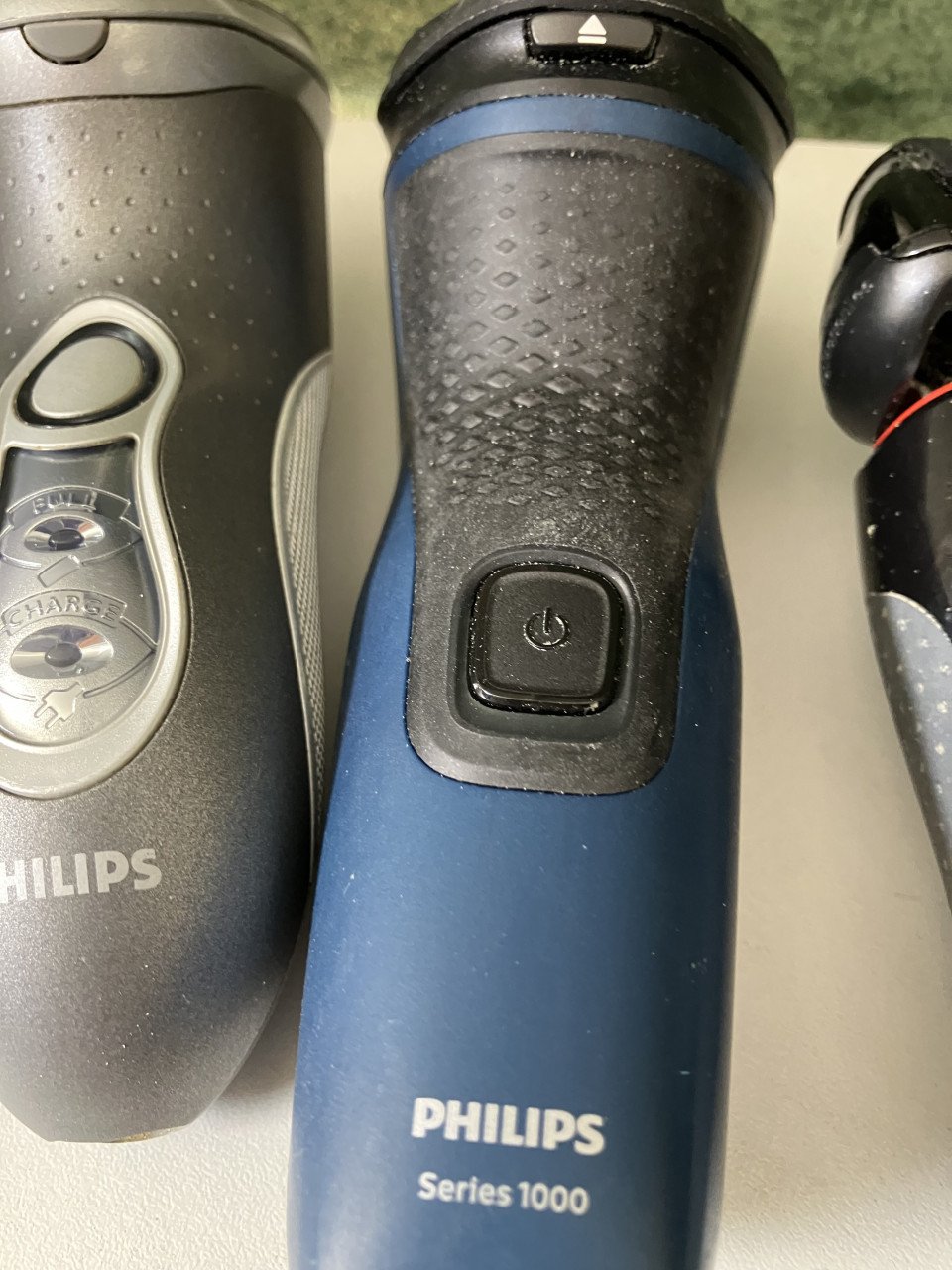 Te koop in zeer goede staat 3 oplaadbare scheerapparaten