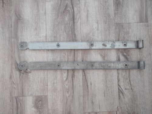 Prachtige oude zware hangijzers, scharnieren poort, 70 cm.
